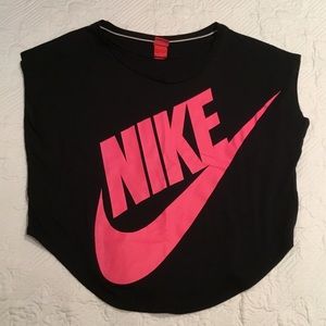 NIKE pink and black t-shirt boyfriend style